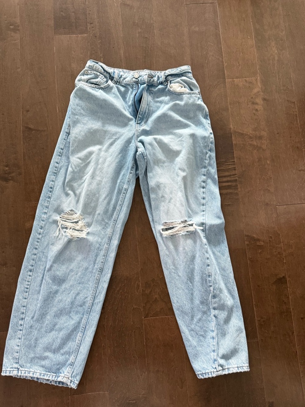 Garage size 9 Light Blue Distressed Women’s Jeans